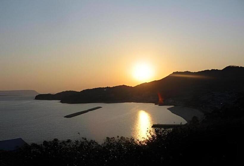 ペンション Country Inn The White Marine