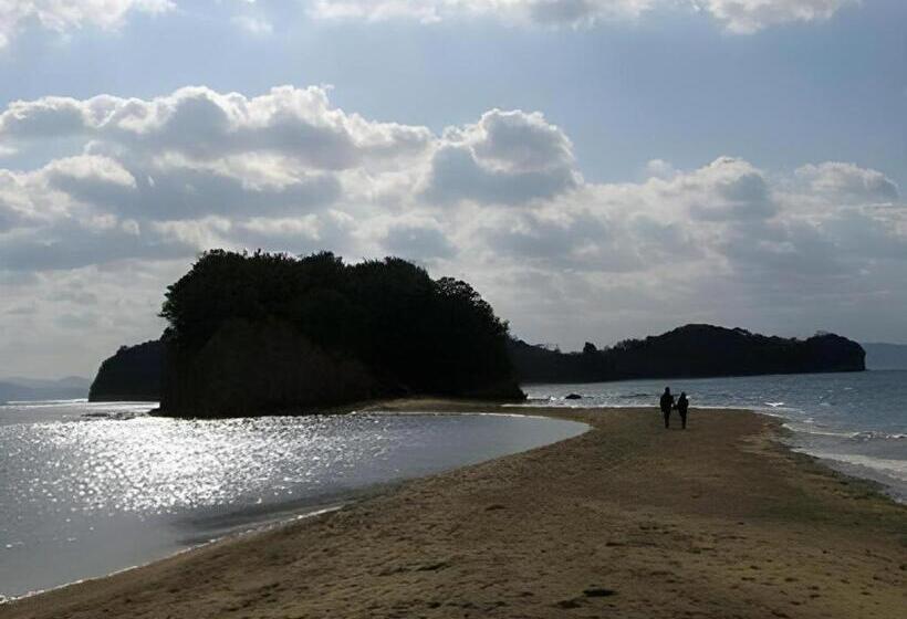 ペンション Country Inn The White Marine