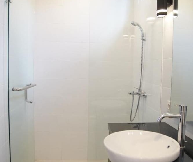 פנסיון Eddys Cottages & Villa