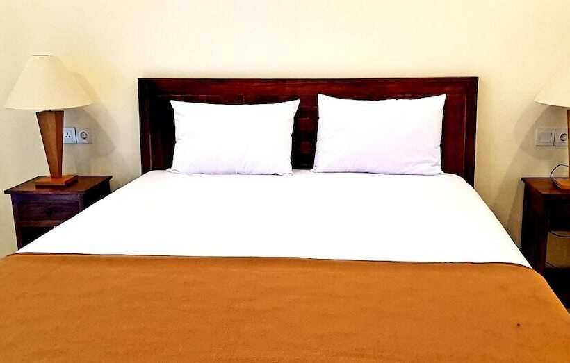 פנסיון Eddys Cottages & Villa