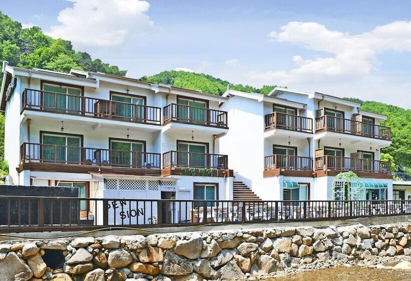 Gyeongju Green Valley Spa Pension