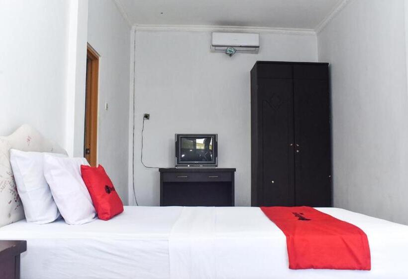 Пансион Reddoorz Plus @ Tirta Kencana