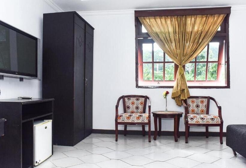 Пансион Reddoorz Plus @ Tirta Kencana