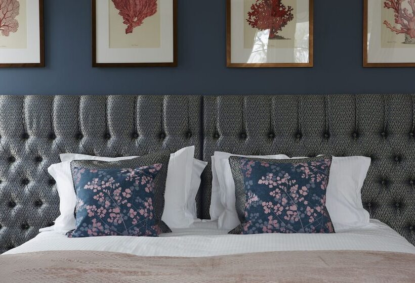 بنسيون Sentry Mead