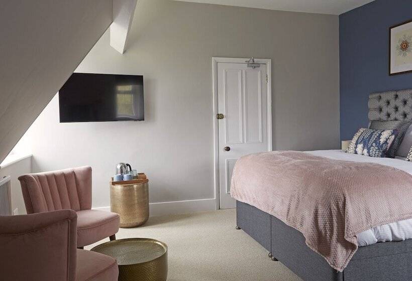 بنسيون Sentry Mead