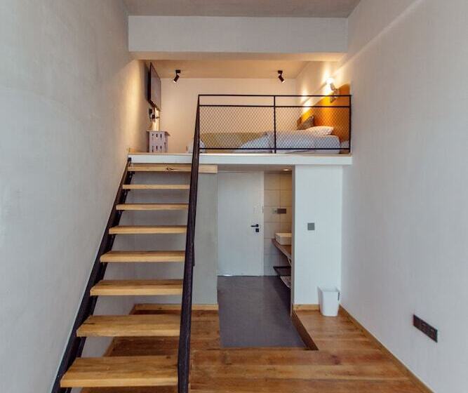 Xiang Yin Liu Su Inn