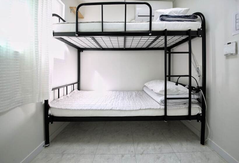 Zibro H Guesthouse Hostel