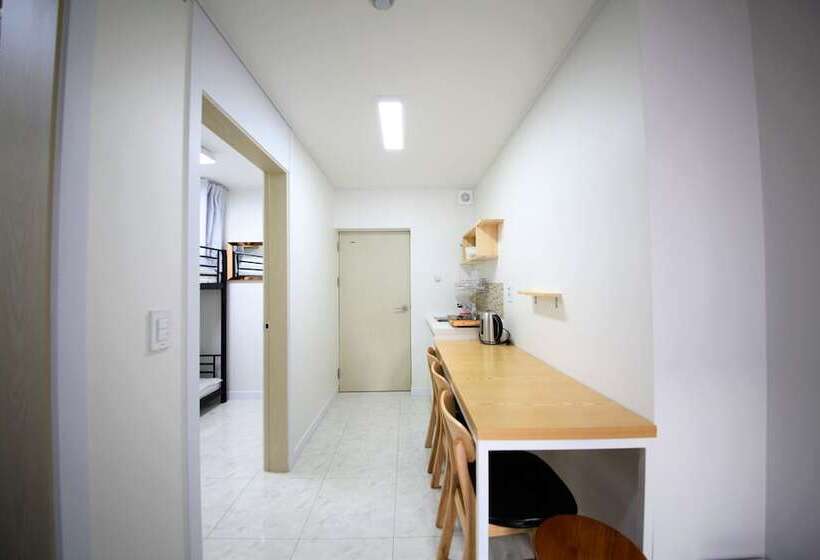 Zibro H Guesthouse Hostel