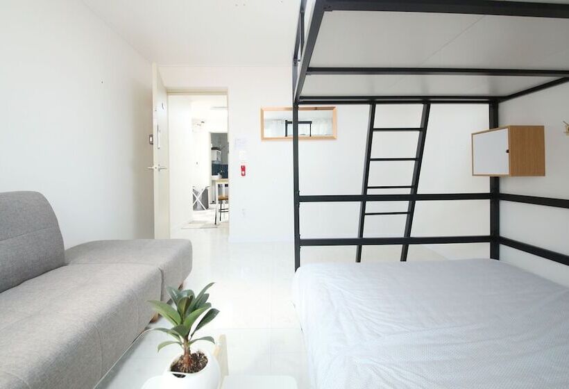 Zibro H Guesthouse Hostel