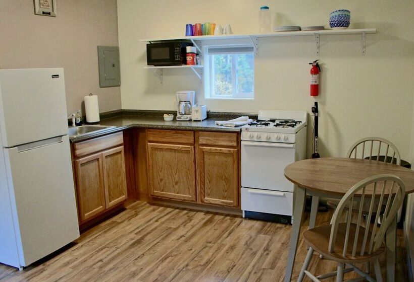 Arctic Dragonfly Inn