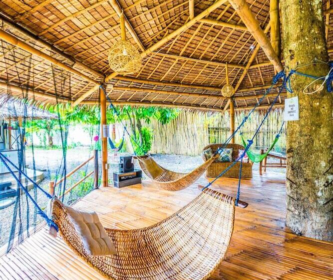 Bamboo Hostel Palawan