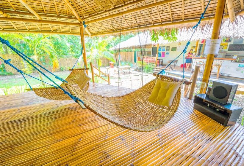 Bamboo Hostel Palawan