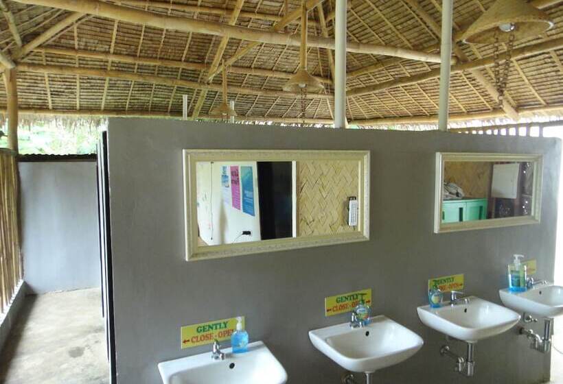Bamboo Hostel Palawan