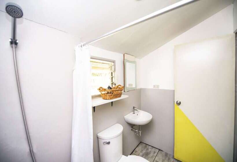 Bamboo Hostel Palawan