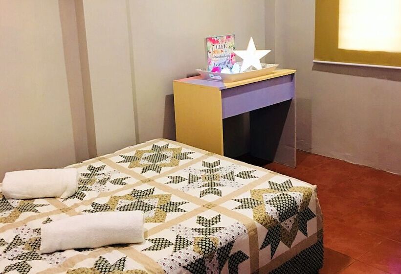 Bamboo Hostel Palawan