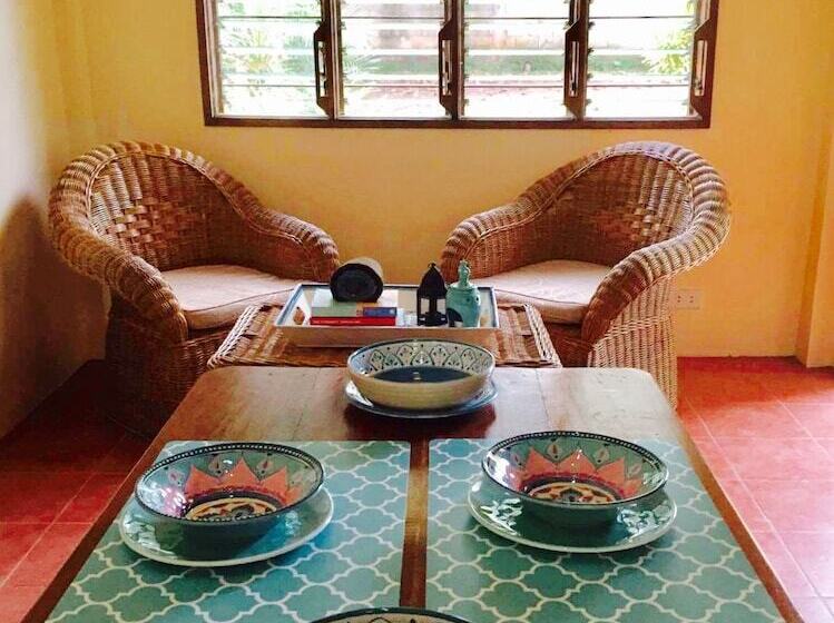 Bamboo Hostel Palawan