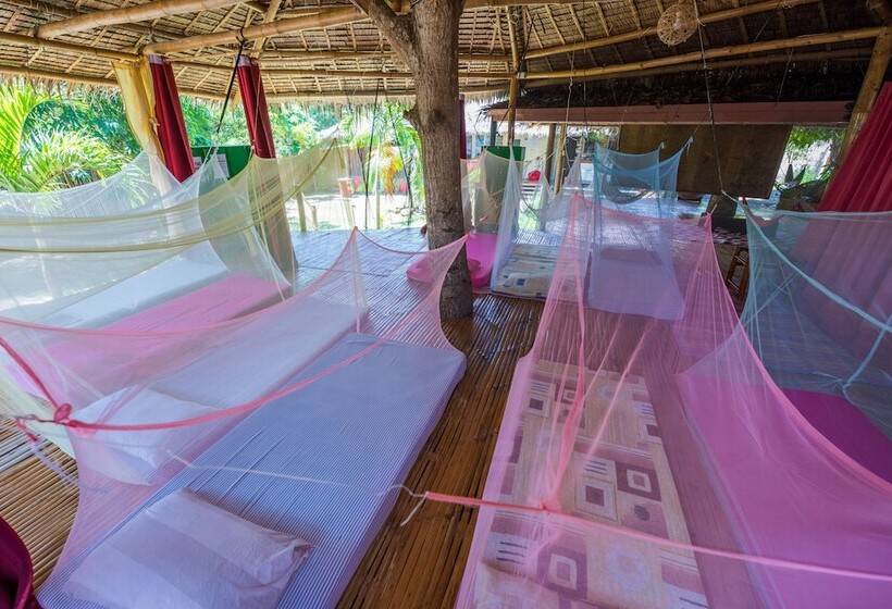 Bamboo Hostel Palawan