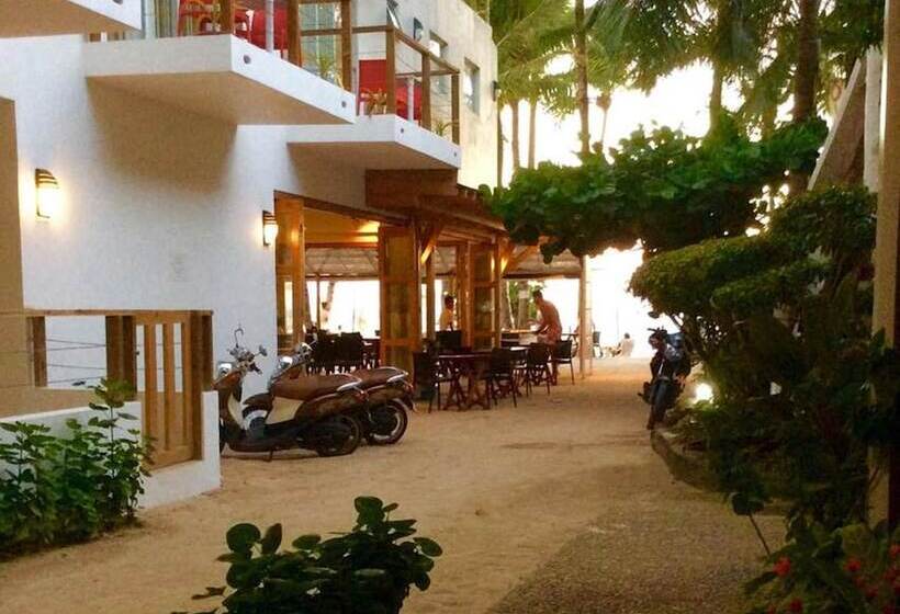 تختخواب و صبحانه Blue Coral Resort Boracay