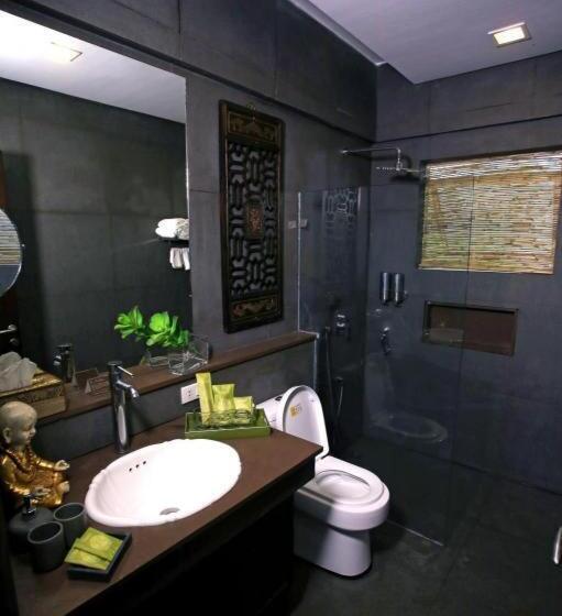 تختخواب و صبحانه The Oriental Luxury Suites Tagaytay