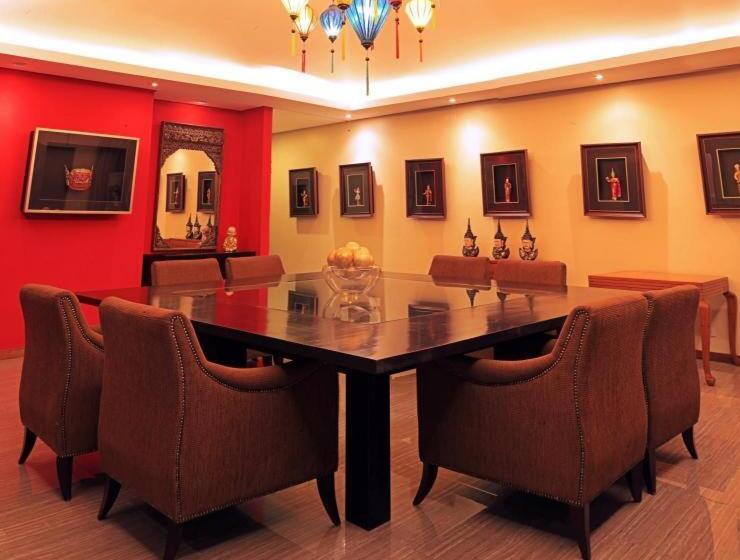 تختخواب و صبحانه The Oriental Luxury Suites Tagaytay