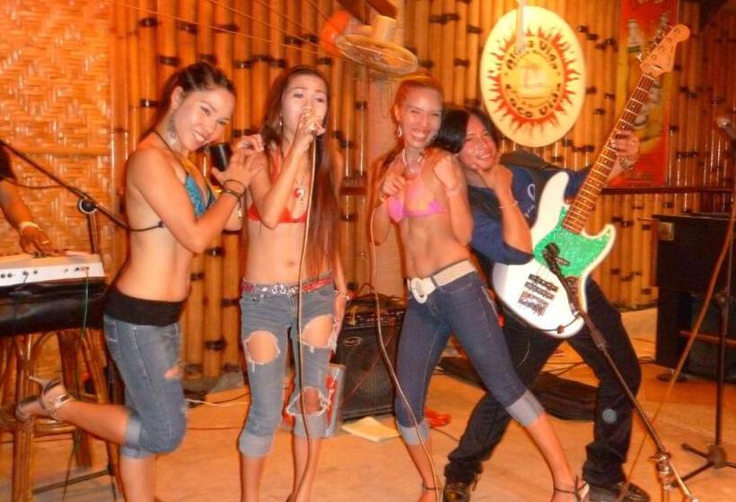 هتل Alona Vida Beach Resort