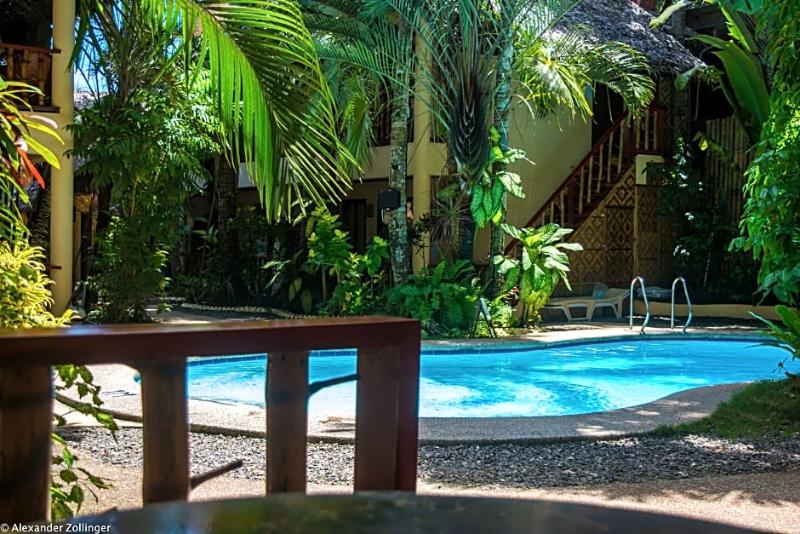 هتل Alona Vida Beach Resort