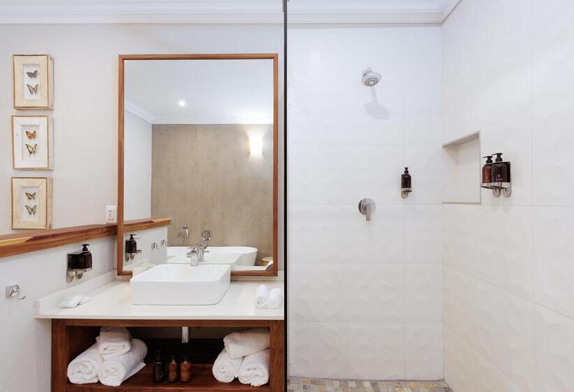 فندق Amani Safari Camp