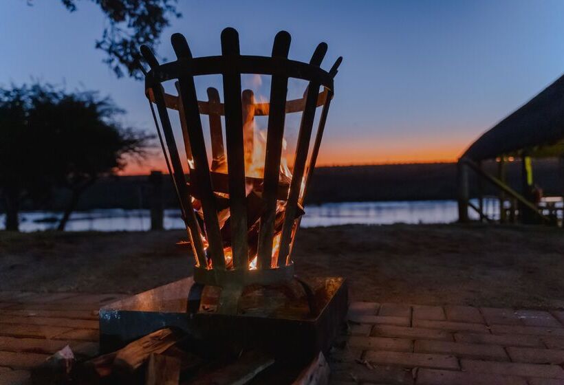 ホテル Crocodile Bridge Safari Lodge