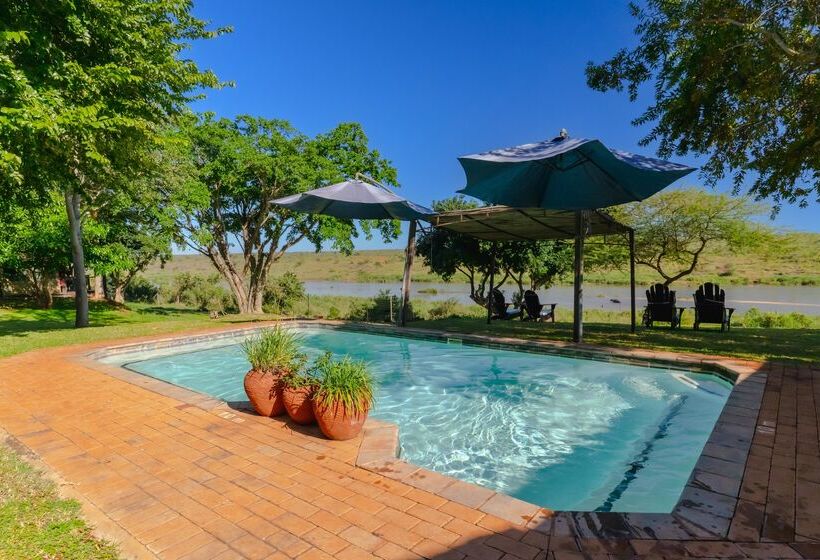 ホテル Crocodile Bridge Safari Lodge