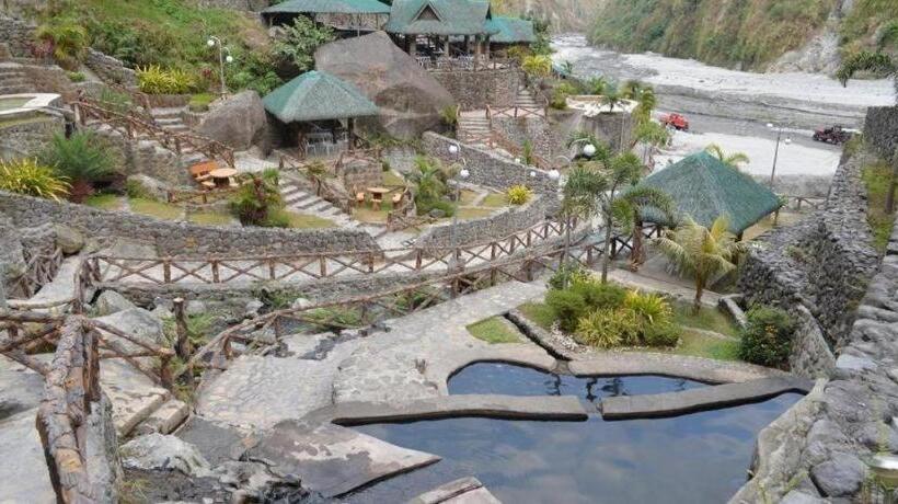 هتل Dianne Gardens