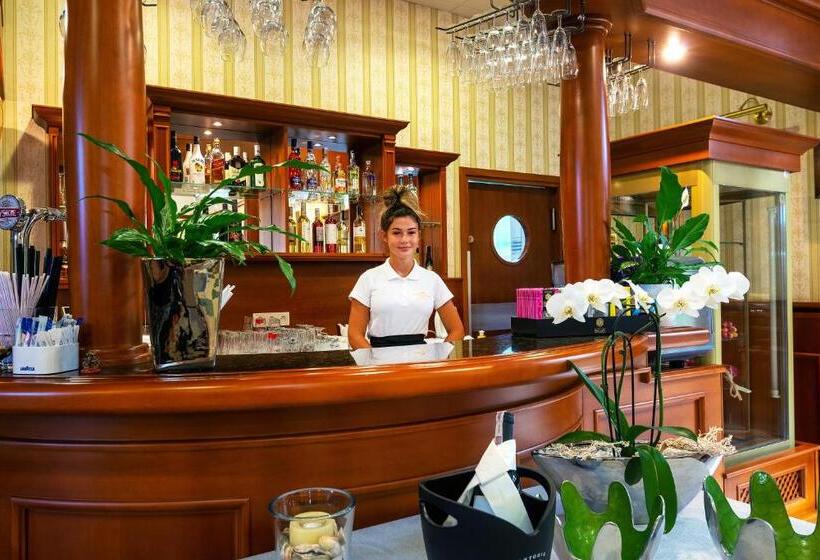 فندق Dworek Morski Spa & Wellness