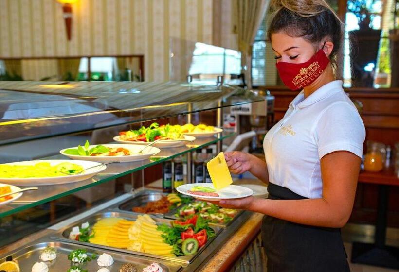 فندق Dworek Morski Spa & Wellness