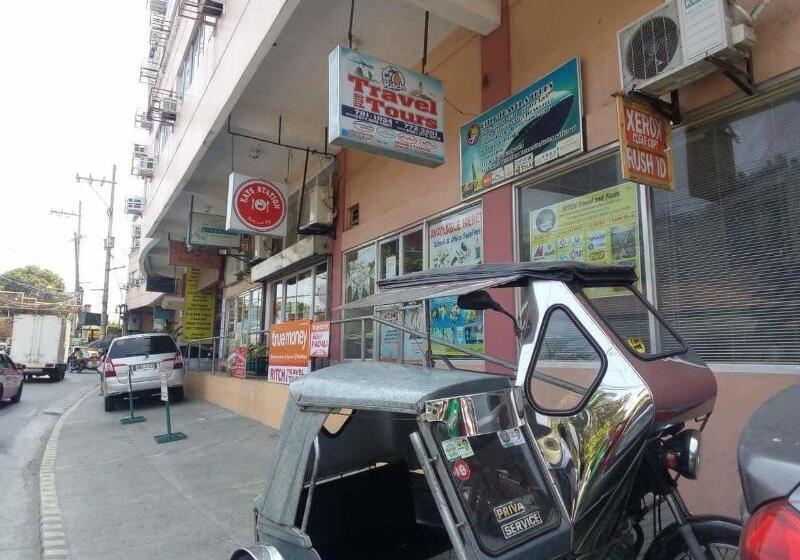 Отель Ekonumi Rooms At Benrosi Plaza