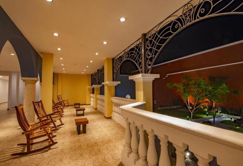 Отель Holiday Inn Express Merida Centro, An Ihg