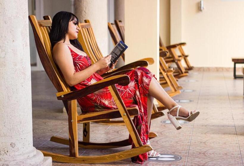 Отель Holiday Inn Express Merida Centro, An Ihg