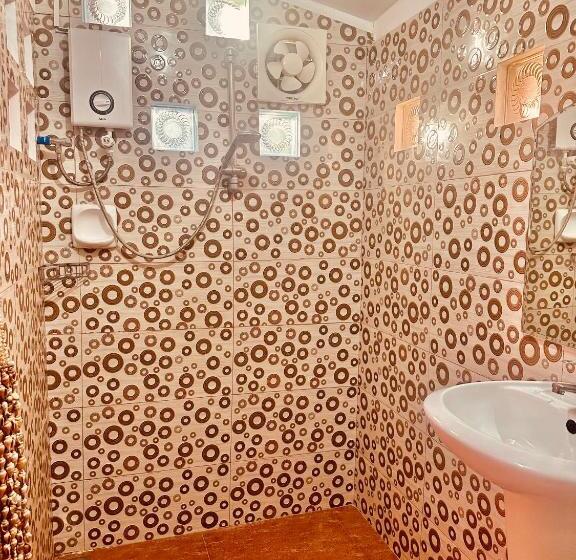 هتل Lala Panzi Bed And Breakfast