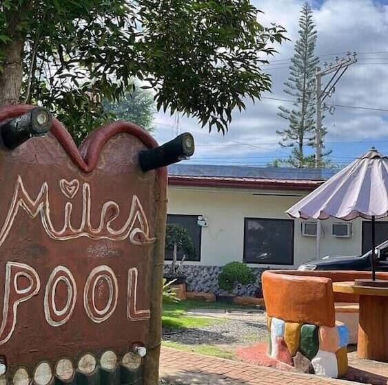 هتل Miles Yce Bamboo House