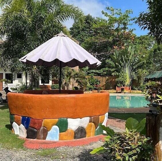 هتل Miles Yce Bamboo House