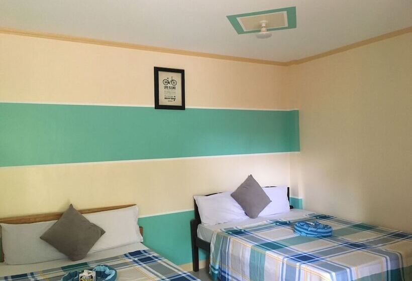 هتل Miles Yce Bamboo House