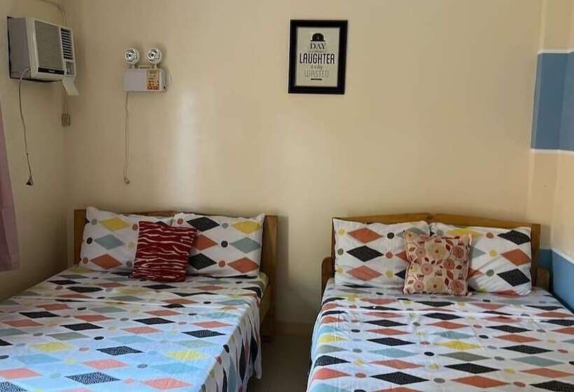 هتل Miles Yce Bamboo House