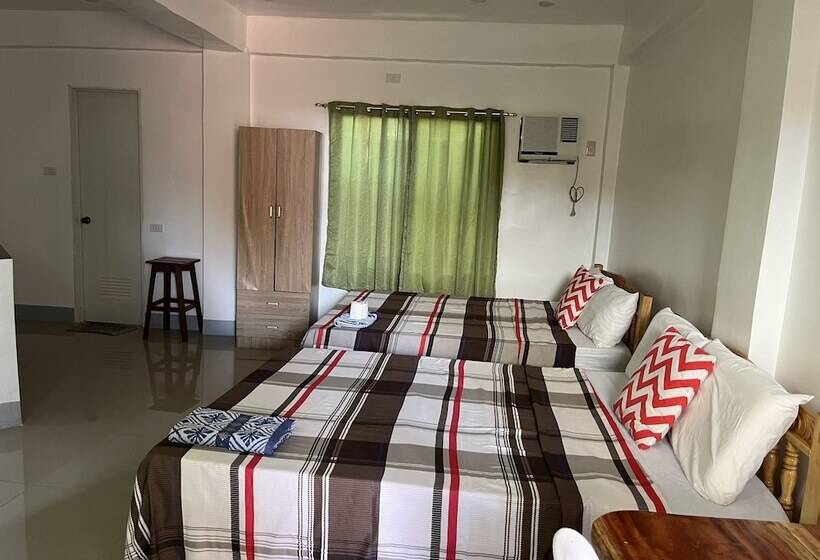 هتل Miles Yce Bamboo House