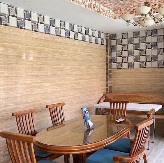 هتل Miles Yce Bamboo House