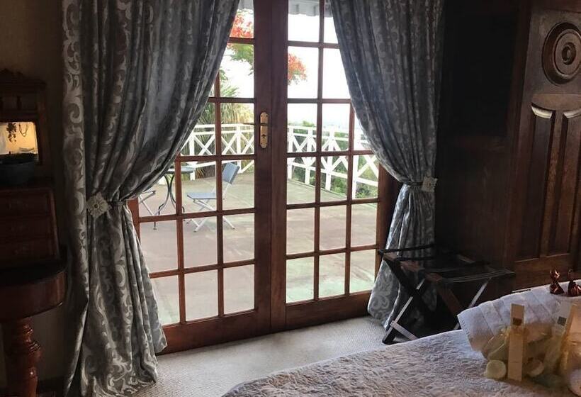 酒店 Onthesummit Lodge & Conference Venue