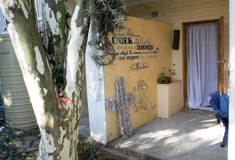 酒店 Onthesummit Lodge & Conference Venue