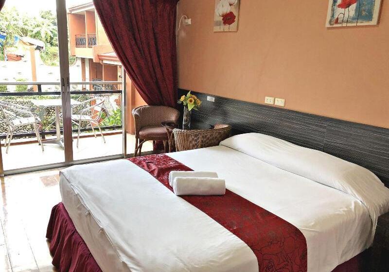 هتل Pura Vida Resort