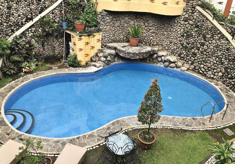 هتل Pura Vida Resort