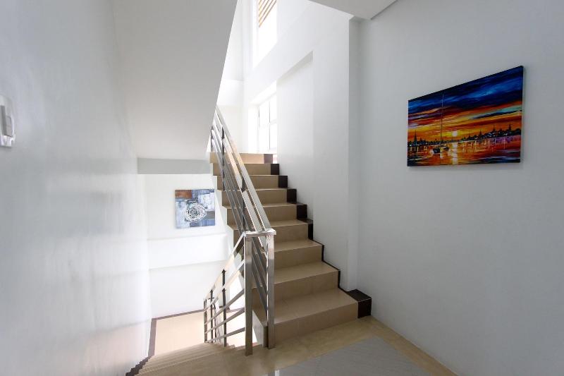 Rusville Hotel & Residences