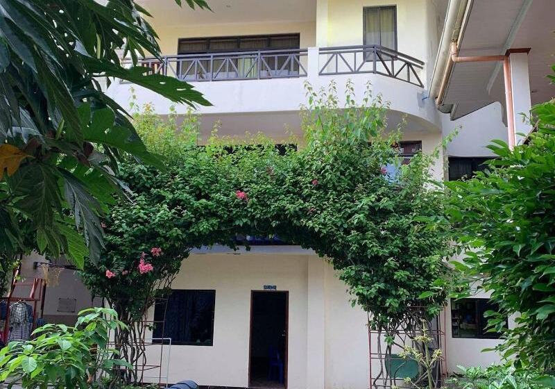 هتل St Vincent Cottages Dee And Timmy Side