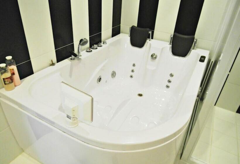 هتل The Green Olive Garden