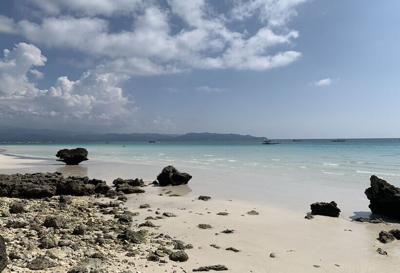 בית מלון כפרי The Orchids Resort Boracay